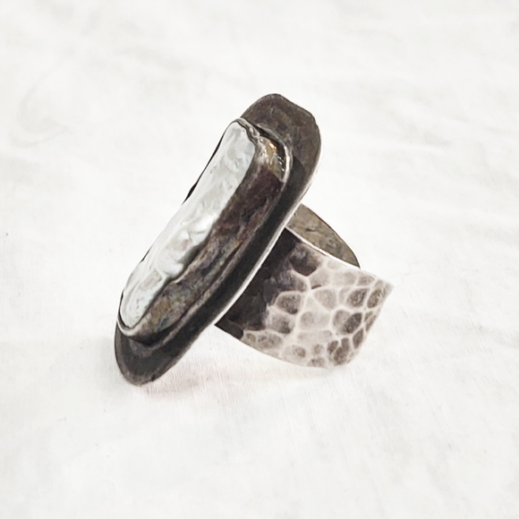 Vintage Oversized Sterling Silver Mid-Century Modern Fresh Water Pearl Ring - Picture 4 of 7